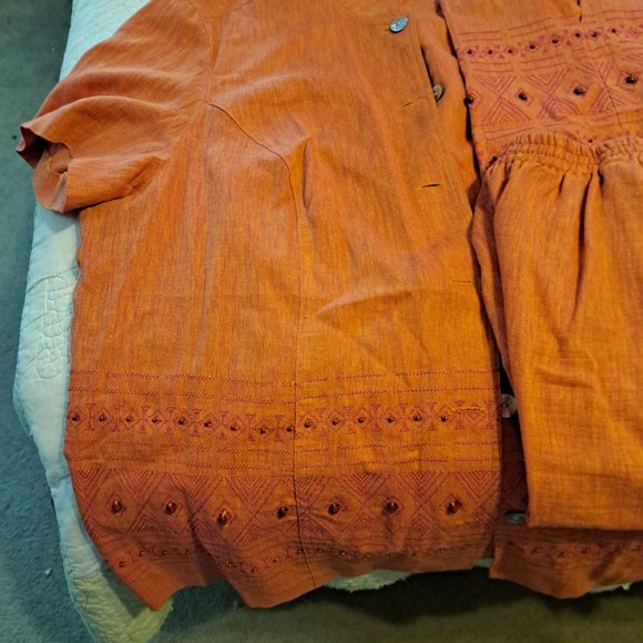 Linen blouse and Capri pants - Picture 2 of 3